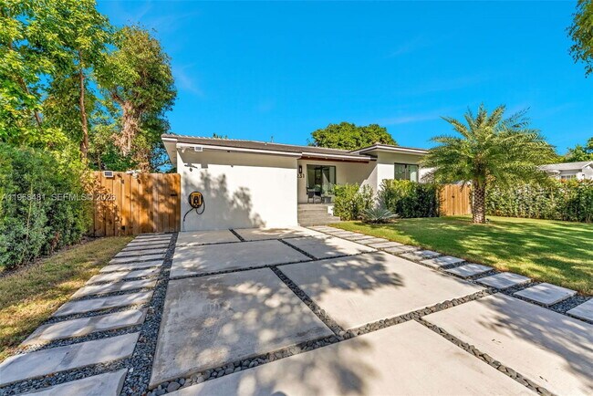 Photo - 231 NE 45th St