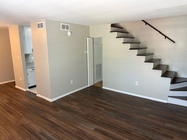 Building Photo - Newly Renovated