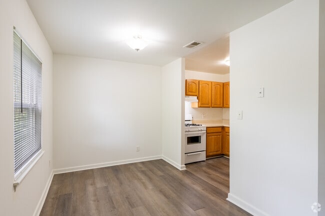 2BR, 1BA - Kitchen & Dining Room