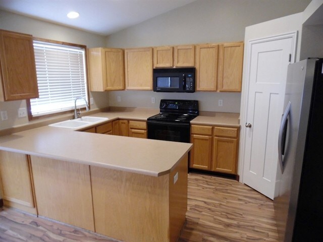 950 Longleaf Dr