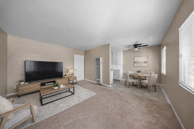 Photo - 1887 Locust Ave Unidad 4