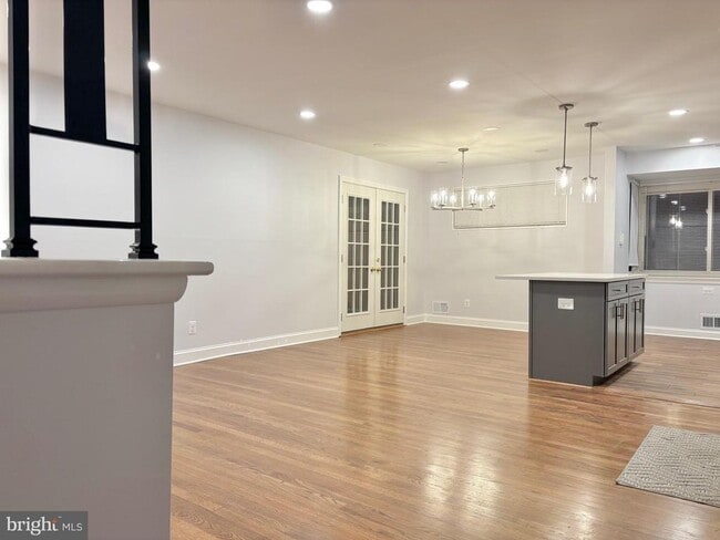 Photo - 2712 Finch St