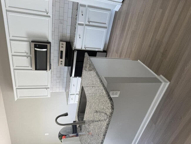 Building Photo - 185 Hampstead Blvd