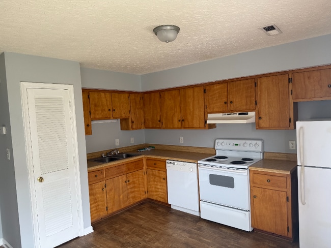 Building Photo - 23 Ferguson Dr Rental