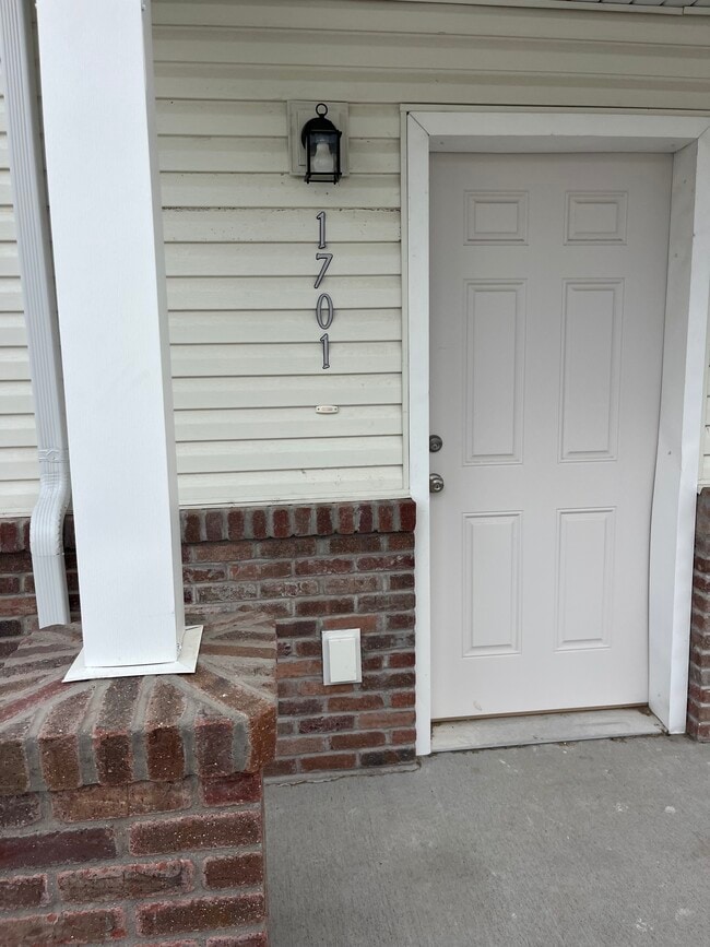 Building Photo - 2015 Lawrence Ln Rental