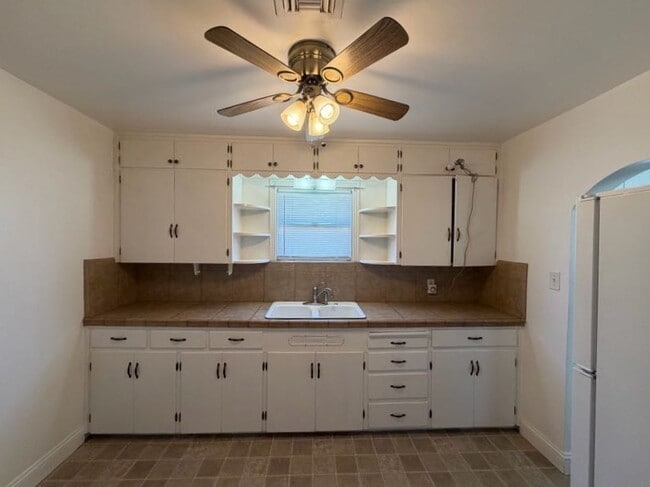 Photo - 901 Castaic Ave