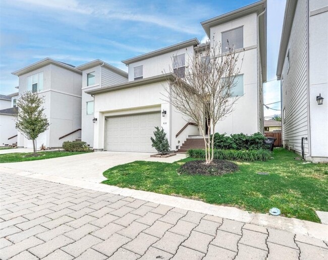 414 Yale Oaks Ln