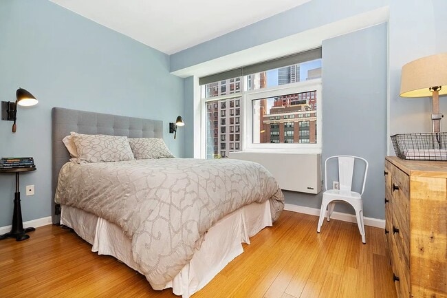 Photo - 24-15 Queens Plaza N Unit 3E