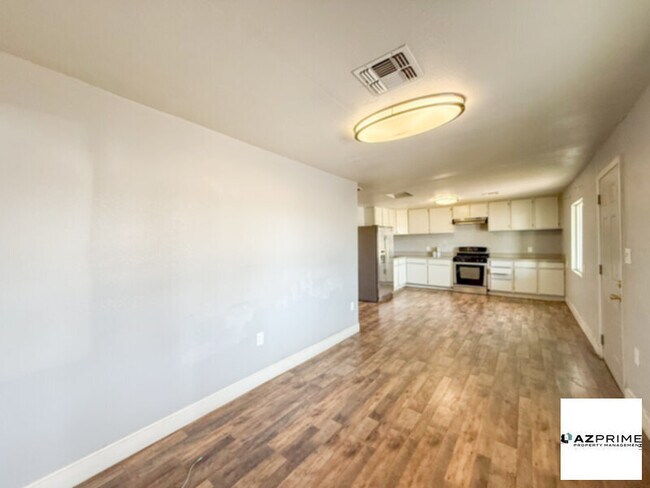 Photo - $1000 OFF FIRST MONTH RENT MOVE IN SPECIAL! Discover this Charming 5/2 Phoenix House!