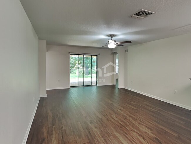 Photo - 2476 Bracknell Forest Trail