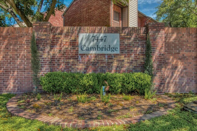 Photo - 7447 Cambridge St