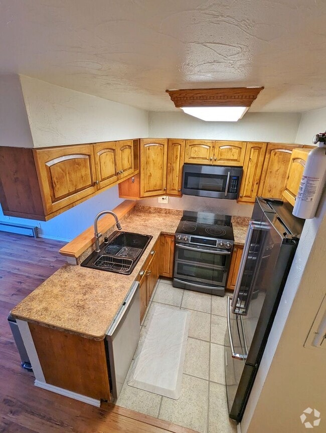 Building Photo - Channel View Forestedge Condo, Unfurished/... Unit 20