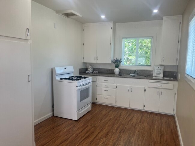 Photo - 14121 Sylvan St Unit 1/2