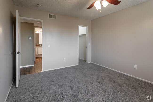 1BR, 1BA - 690 SF