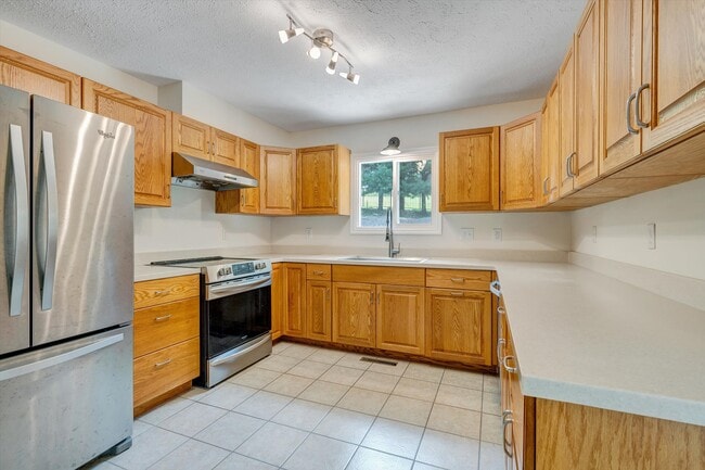 Photo - 504 Cedar Orchard Dr W