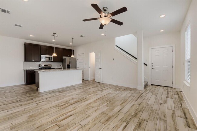 Photo - 401 Parkline Dr