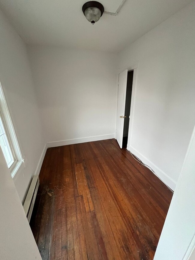 Photo - 11 Hooker Ave Unit Apt B