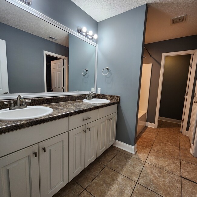 Photo - 116 Birchleaf Ln