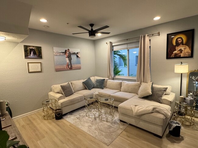 Photo - 2917 S Greenleaf Cir