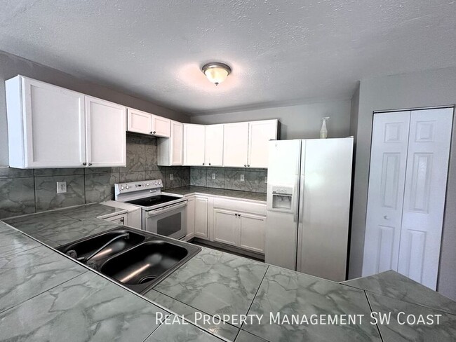 Photo - 774 Holmes Ave