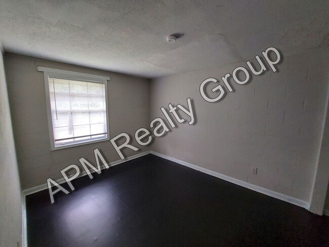Building Photo - Renovated two bedroom near Harden Street Rental