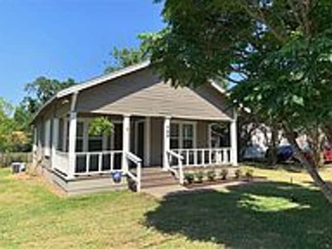 Building Photo - Available for May Move in!  Cute 2 bedroom 2 bathroom house near Downtown Bryan