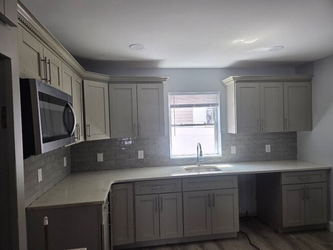 Photo - 87 Lexington Ave Unidad B