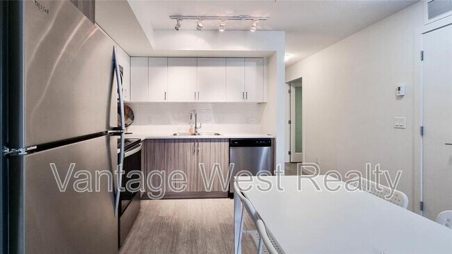 Photo - 625-625 Academy Way