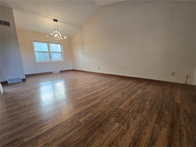 Photo - 828 Cedar Ct