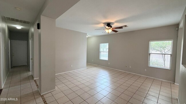 Photo - 689 E Springfield Pl