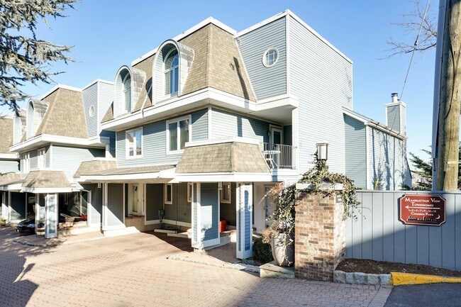 Photo - 1 Columbus Pl