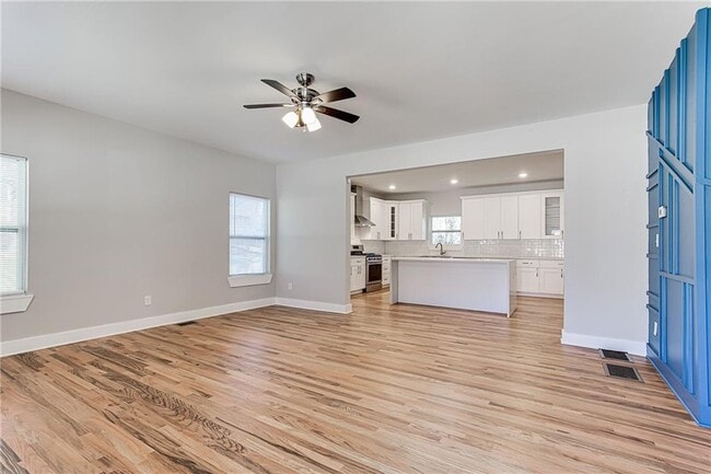 Photo - 870 Gaston St SW