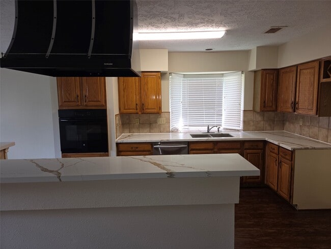 Photo - 15114 Farndale Dr