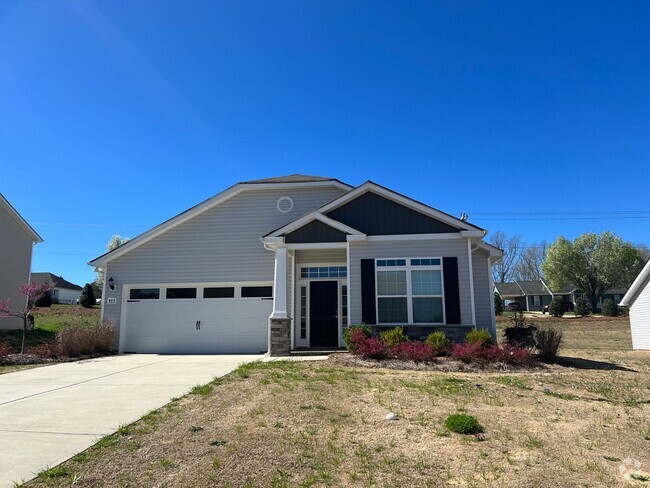 Building Photo - 3 bedroom 2 bathroom house with office- Be...