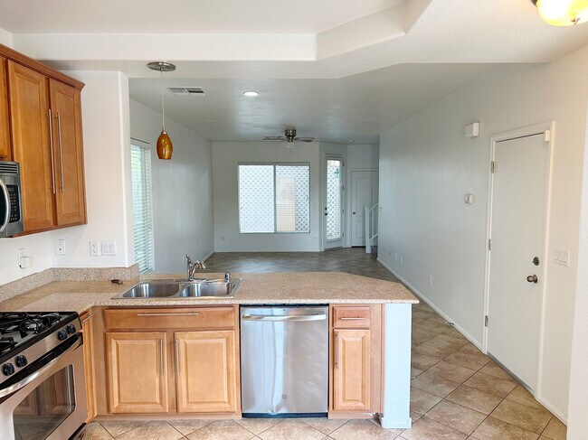 Photo - 1721 Spanish Sky Ave