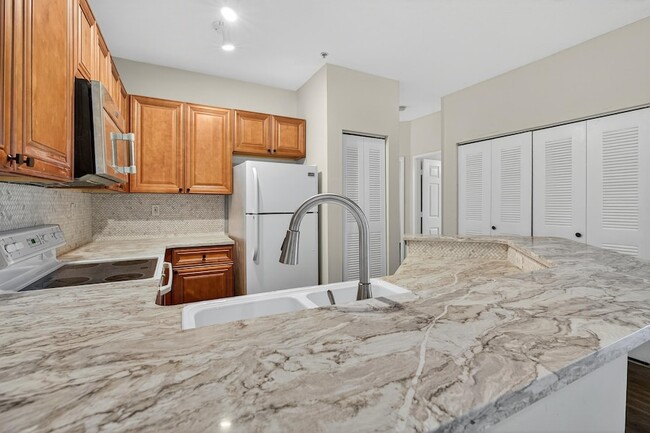 Building Photo - 625 Fairway Dr Unit 302