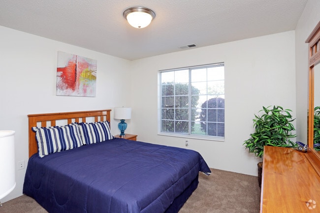 Bedroom - Pine Tree Apartments