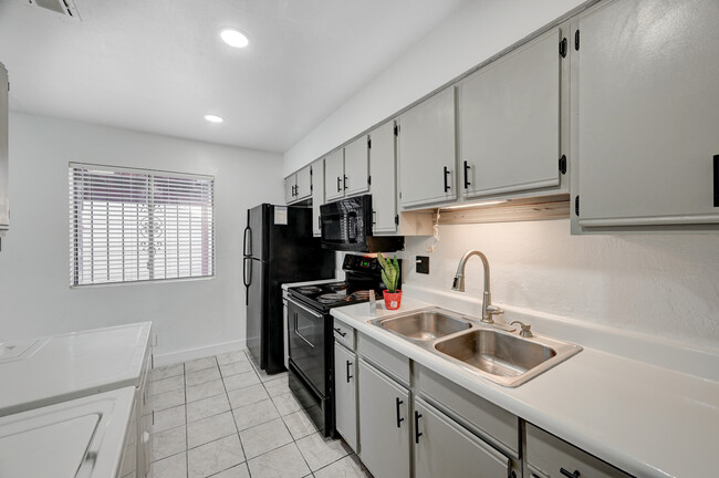 Photo - 4938 Larkspur St Townhome