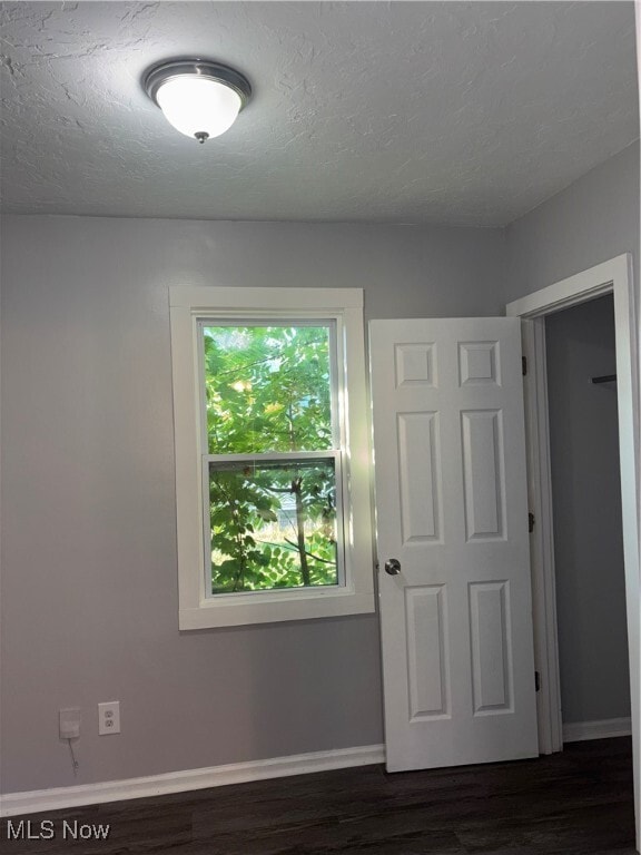 Building Photo - 3119 W 56th St Unit DOWN