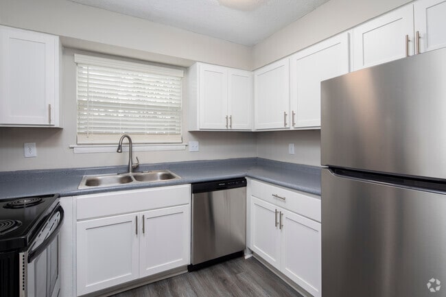 2BR, 2BA - 975SF