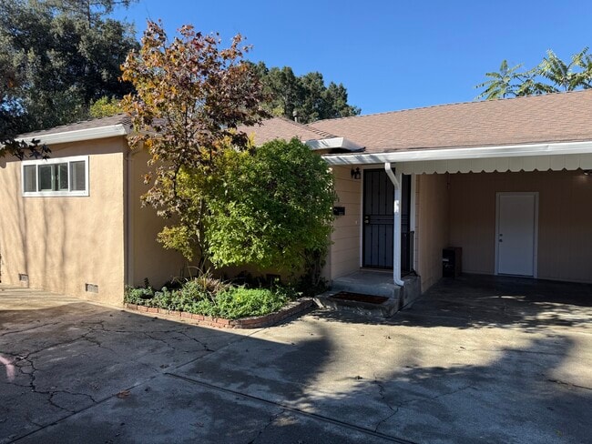 Building Photo - 725 Laurel St Unit 725 Laurel