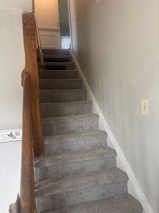 Building Photo - 401 7thAve SW Unit 401 7th Upper Rental