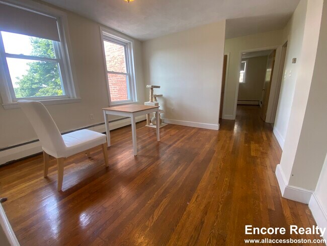 Photo - 307 Tappan St Unit #6