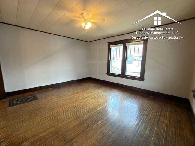 Photo - 302 W 6th St