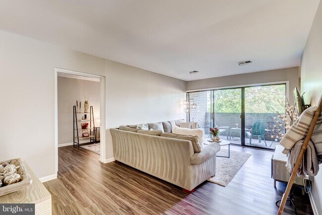 Photo - 11260 Chestnut Grove Square Unidad 339