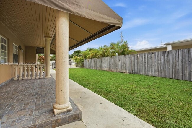 Photo - 2445 SW 18th St Unit 2