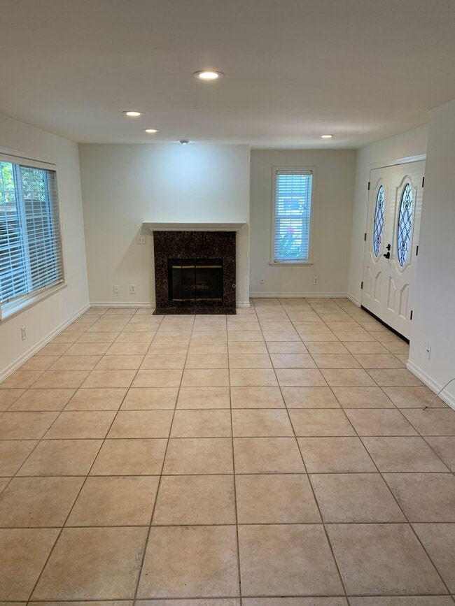 Photo - MIC Unidad 2682 Mission Boulevard #A