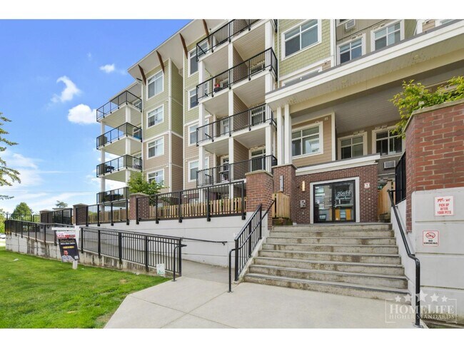 Photo - 20696 Eastleigh Crescent Unit 318