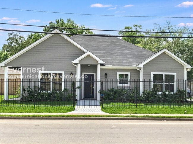 Photo - 6701 Paris St