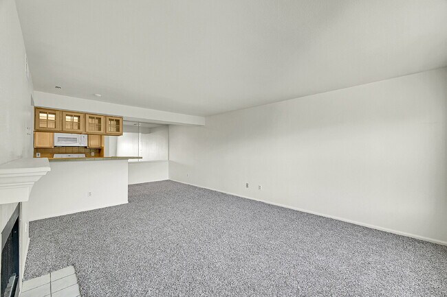 $1,495.95 with $300 off the first month's rent, 1 Bed, 1 Bath Condo in Englewood with Cozy Firepl...